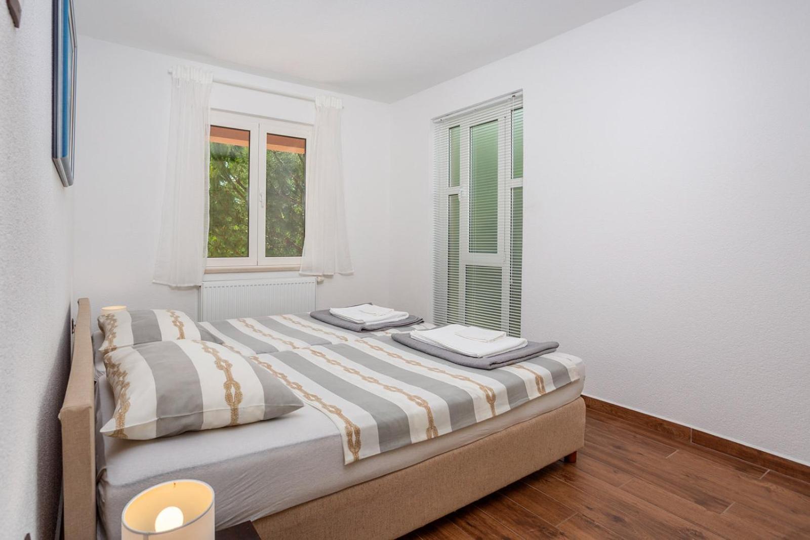 Apartments Villa Temer Pinezići Exterior foto